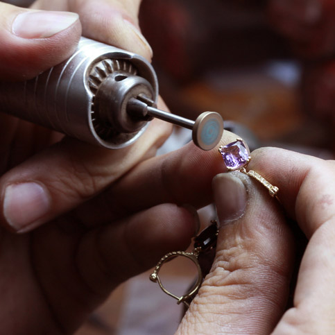 Bijoutier - Joaillier - Diamantaire à Starsbourg | Atelier KADOR - De la réparation à la conception de vos bijoux...