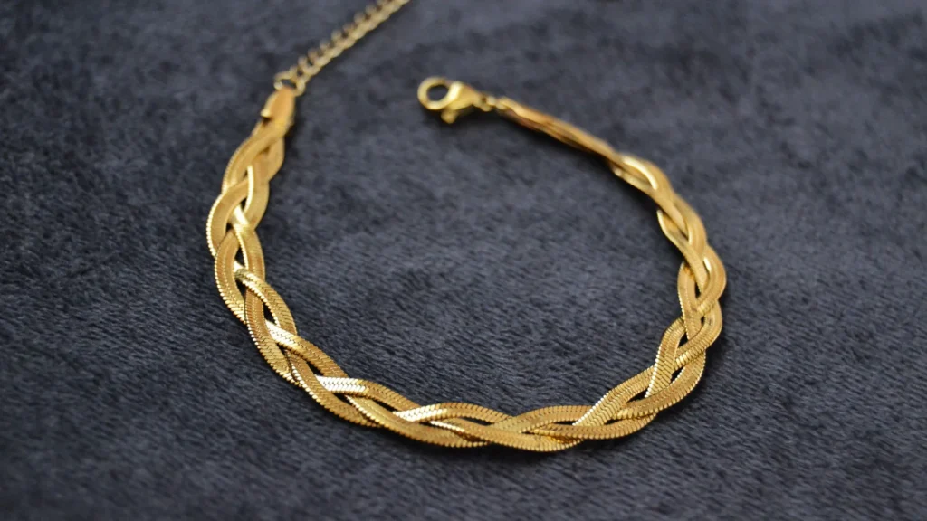 L’or 9 carats est plus fragile et terne que l’or 18K. Découvrez pourquoi il vaut mieux l’éviter pour vos bijoux du quotidien